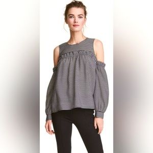 H&M Cold shoulder black/white checked patterned weave round neck blouse. Size 4